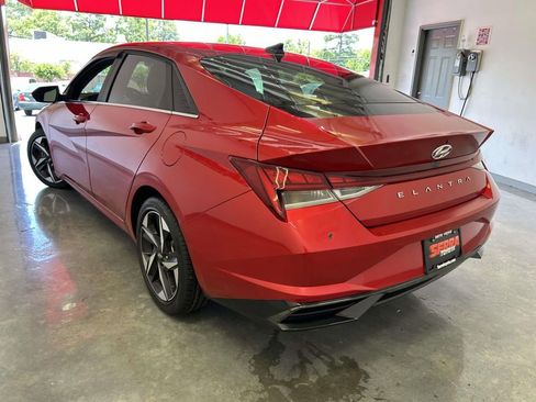 Used 2021 Hyundai Elantra SEL w/ Convenience + Premium Package FWD image 5