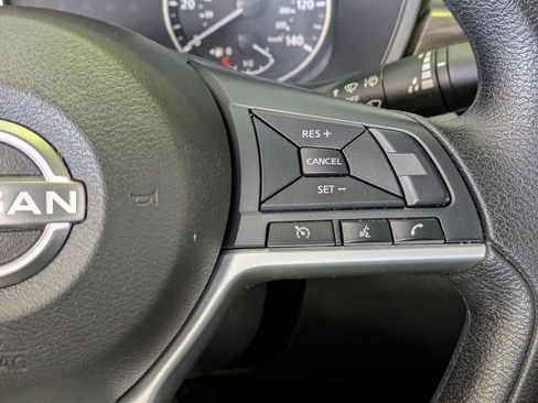 Used 2025 Nissan Altima 2.5 SV FWD image 18