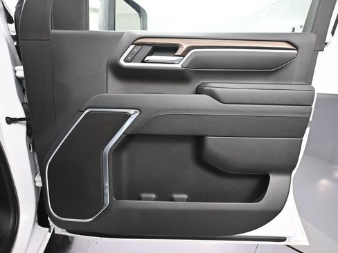 Used 2025 Chevrolet Silverado 2500 LT AWD/4WD image 48