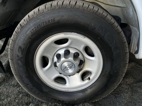 Used 2017 Chevrolet Express 2500 LS image 10