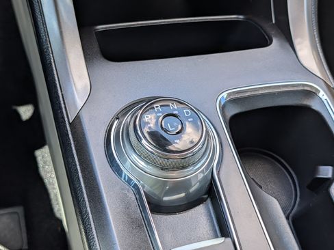 Used 2019 Ford Fusion SE FWD image 24