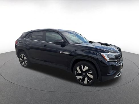 Used 2025 Volkswagen Atlas Cross Sport SE AWD/4WD image 2