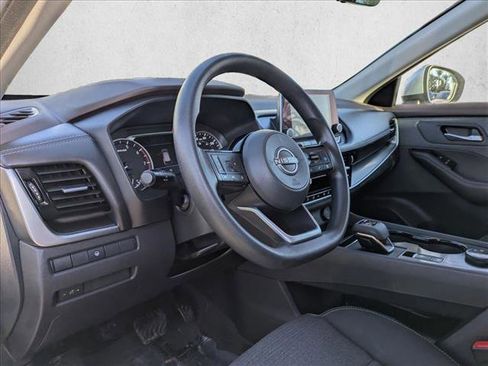 Used 2022 Nissan Rogue SV image 10