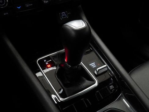 Certified 2025 Jeep Compass Latitude image 33