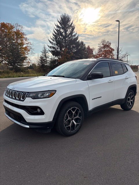 Certified 2025 Jeep Compass Limited AWD/4WD image 1