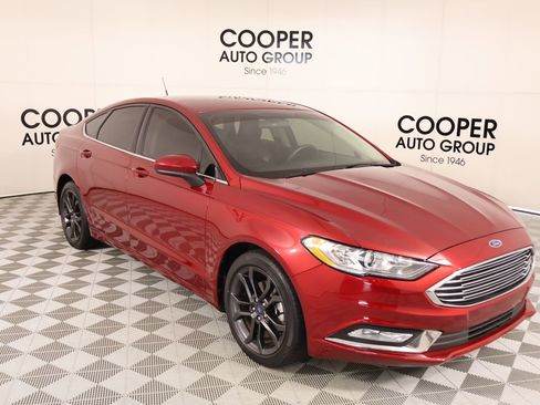 Used 2018 Ford Fusion SE w/ Equipment Group 201A FWD image 1