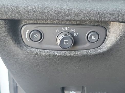 Used 2018 Buick Regal Essence FWD image 21