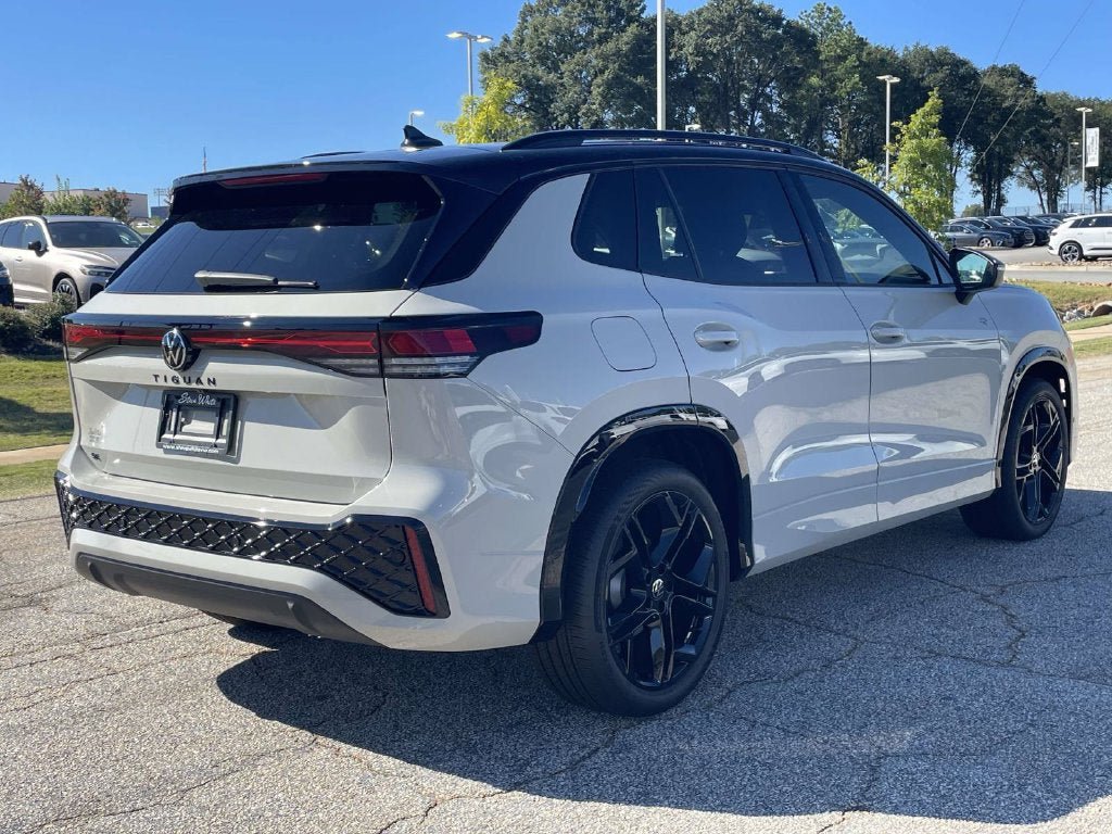 New 2026 Volkswagen Tiguan SE R-Line FWD image 7