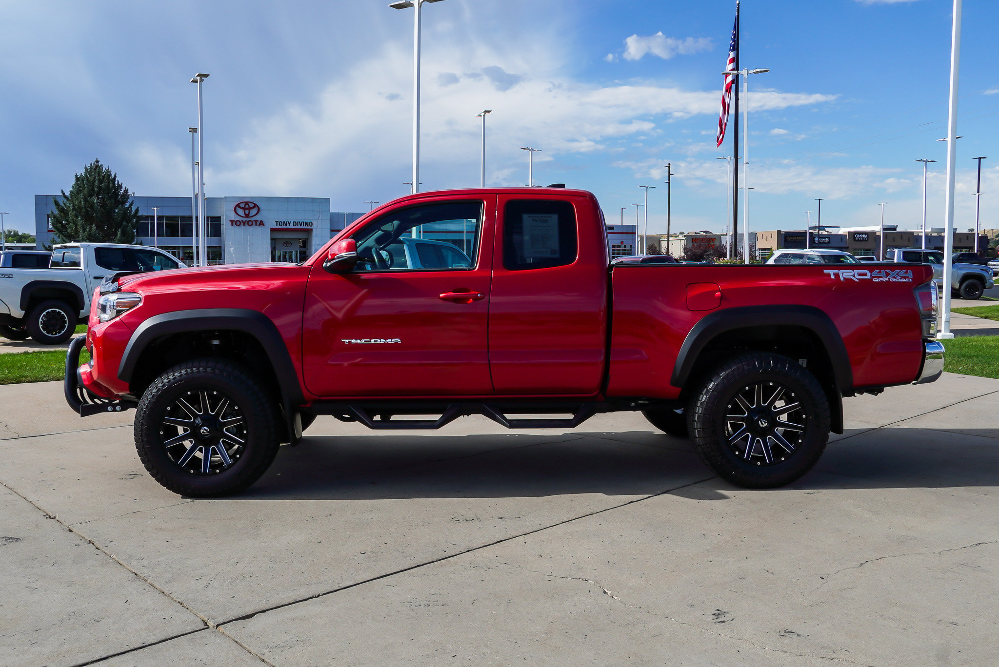 Certified 2022 Toyota Tacoma TRD Off-Road AWD/4WD image 5