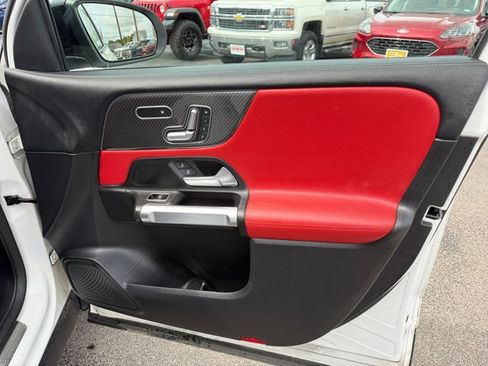 Used 2021 Mercedes-Benz GLB 250 image 25