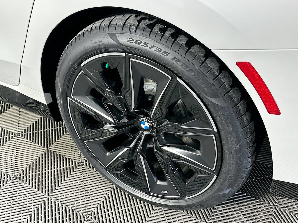 Used 2026 BMW 760i xDrive w/ Executive Package AWD/4WD image 37