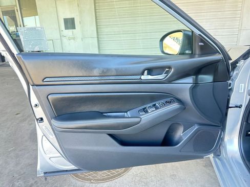 Used 2024 Nissan Altima 2.5 SV image 20