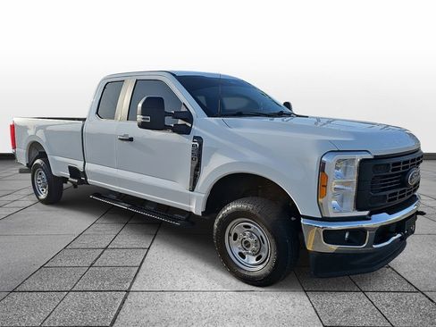 Used 2023 Ford F250 XL w/ XL Chrome Package image 3