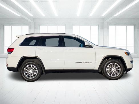 Used 2021 Jeep Grand Cherokee Laredo X image 2