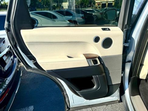 Used 2014 Land Rover Range Rover Sport HSE image 29