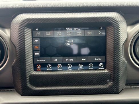 Used 2022 Jeep Gladiator Sport image 29