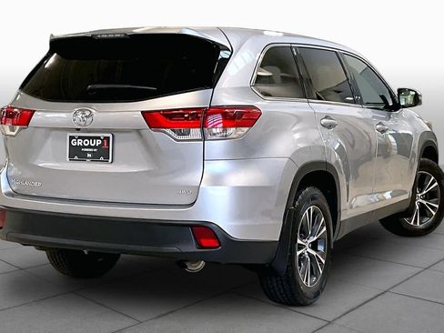 Used 2019 Toyota Highlander LE AWD/4WD image 13