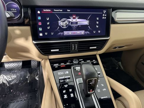 Certified 2023 Porsche Cayenne Platinum Edition AWD/4WD image 30