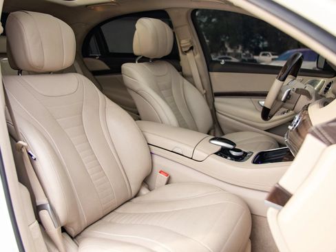 Used 2019 Mercedes-Benz S 560 Sedan w/ AMG Line Exterior image 27