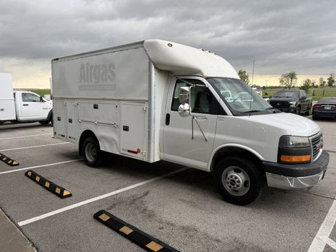 Used 2004 GMC Savana 3500 w/ Chrome Appearance Package image 4