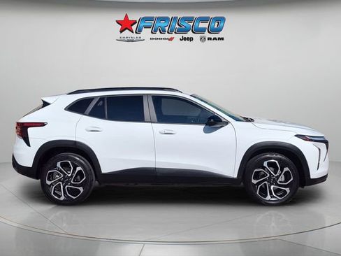 Used 2025 Chevrolet Trax RS w/ Sunroof Package FWD image 8