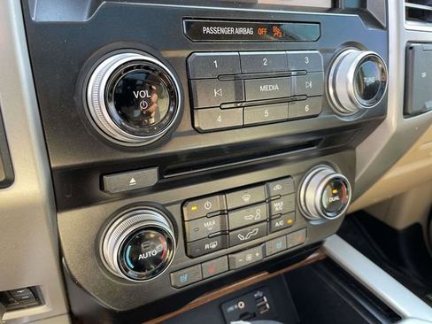 Used 2015 Ford F150 Lariat w/ Equipment Group 502A Luxury image 22