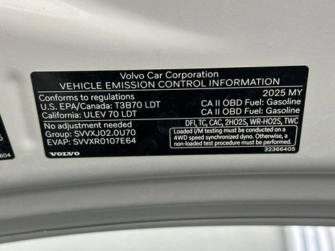 Used 2025 Volvo XC40 B5 Plus AWD/4WD image 36