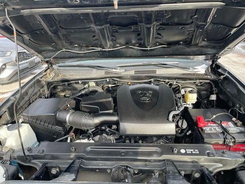 Certified 2018 Toyota Tacoma SR5 image 11