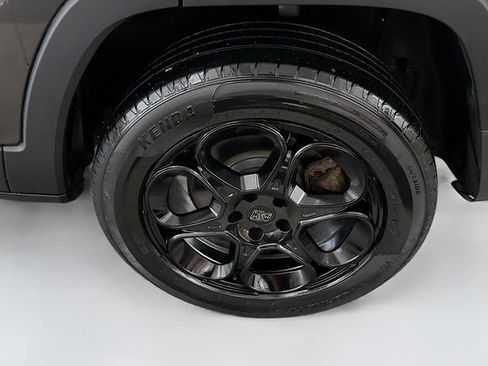 Used 2014 Jeep Cherokee Limited AWD/4WD image 30