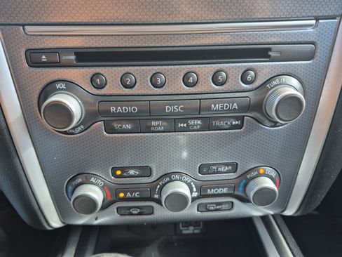 Used 2018 Nissan Pathfinder SL AWD/4WD image 36