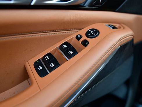 Used 2023 BMW X5 xDrive40i w/ M Sport Package image 11