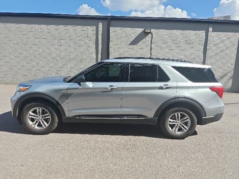 Used 2023 Ford Explorer XLT RWD image 5