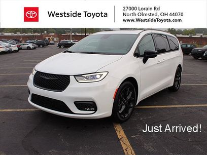 Used 2024 Chrysler Pacifica Limited w/ S Appearance Package