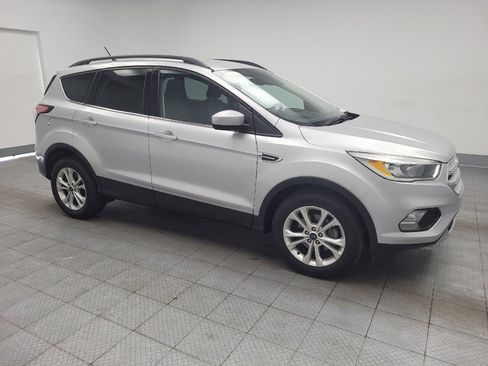 Used 2018 Ford Escape SE w/ Ford Safe & Smart Package FWD image 11
