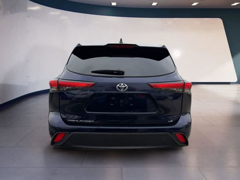 Used 2022 Toyota Highlander LE image 4