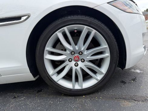 Used 2018 Jaguar XF Prestige image 31