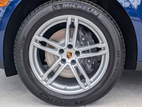 Used 2025 Porsche Macan AWD/4WD image 29