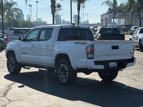 Used 2022 Toyota Tacoma TRD Sport w/ TRD Premium Sport Package AWD/4WD image 8