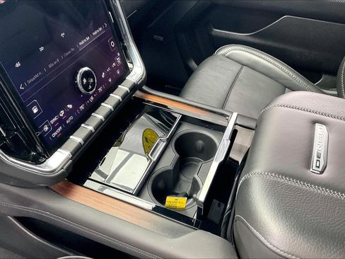 Used 2025 GMC Yukon Denali image 16