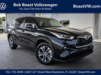 Used 2024 Toyota Highlander XLE FWD video 1