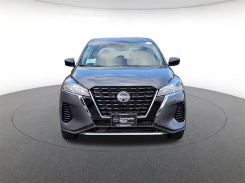New 2025 Nissan Kicks Play S image 2