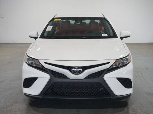 Used 2018 Toyota Camry SE FWD image 2