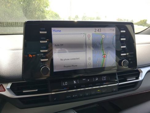 Used 2022 Toyota Sienna XLE image 22