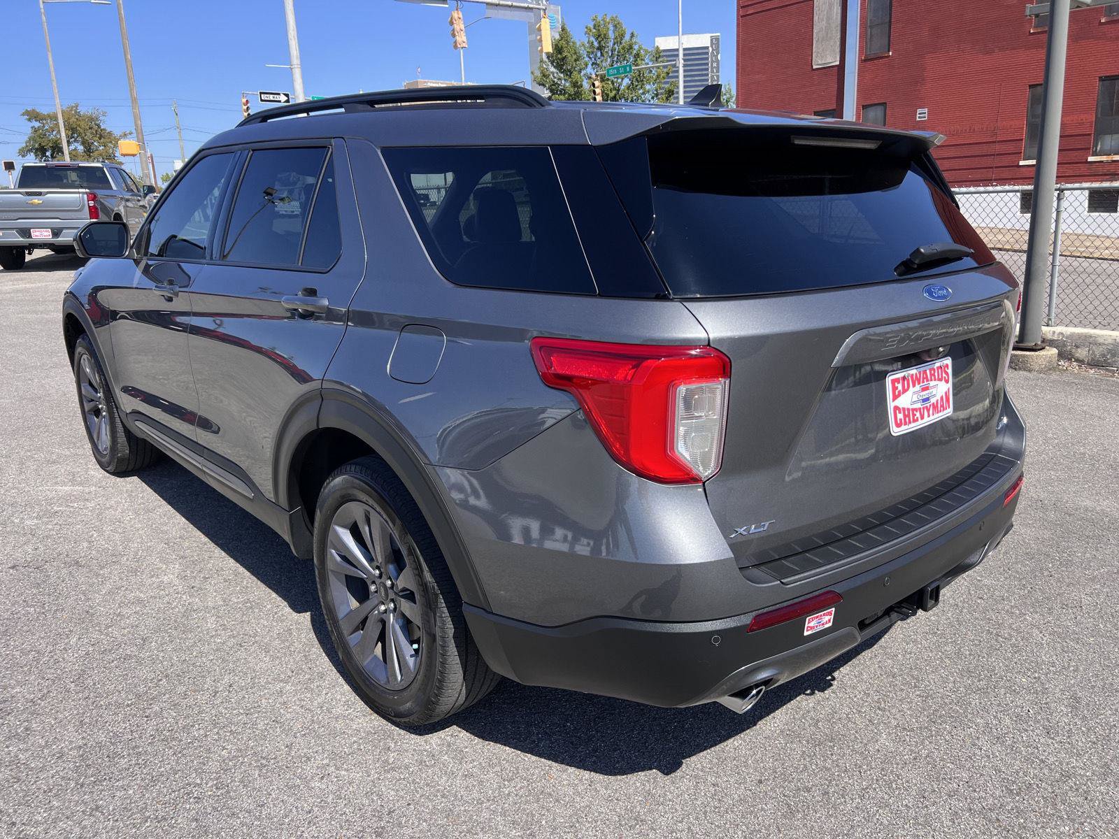 Used 2023 Ford Explorer XLT w/ Equipment Group 202A AWD/4WD image 5