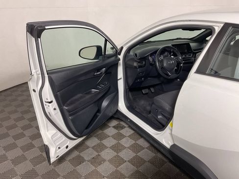 Used 2018 Toyota C-HR XLE FWD image 18