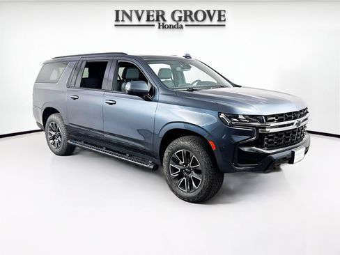 Used 2021 Chevrolet Suburban Z71 w/ Z71 Signature Package AWD/4WD image 3