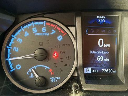 Used 2016 Toyota Tacoma TRD Sport AWD/4WD image 13