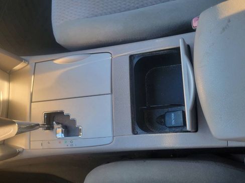 Used 2010 Toyota Camry LE FWD image 18