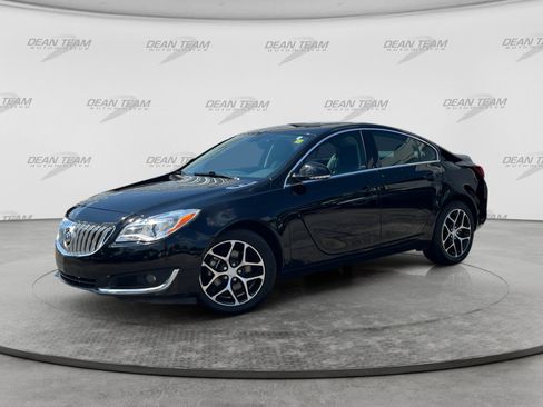 Used 2017 Buick Regal Sport Touring FWD image 3