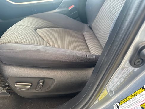 Used 2023 Toyota Highlander LE FWD image 6